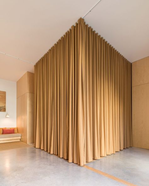 Golden Curtains, Office Curtains, Curtain Divider, Curtain Designs, Commercial Interiors, Cheap Home Decor, 인테리어 디자인, Interior Details, Interior Spaces