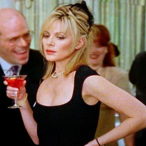 Endless taps, bottomless stomachs, quiet observations, whispered confessions to unfamiliar faces, a dress stitched for overnight affairs, long nights that stretch beyond the last call, until the night turns more tired than your dragging feet, and a cab couldn’t come sooner... | The Mood | #kimcattrall #shalomharlow #satc #katemoss #kristindavis #mood #datenight Samantha Jones, Last Call, The City