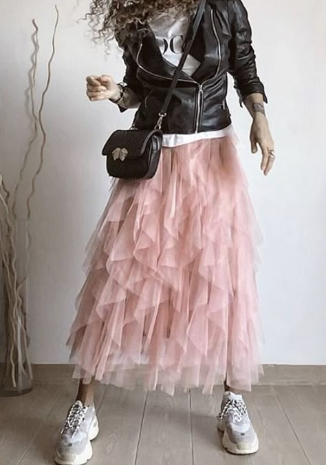 Tulle Skirt Outfit Casual Street Style, Pink Tulle Skirt Outfit, Tulle Skirt Outfits Casual, Skirt Outfit Casual, Tulle Skirts Outfit, Rok Outfit, Tule Rok, Pink Tulle Skirt, Tulle Skirts