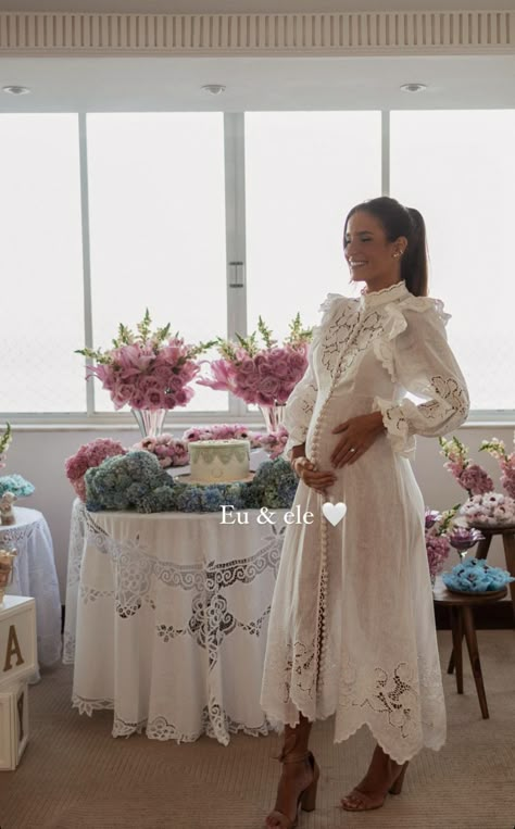 Pregnant Party Dress Wedding, Old Money Aesthetic Pregnant, Gender Reveal Outfit Ideas For Mom, Jasmine Tookes Pregnant, Classy Baby Announcement, Royal Pregnancy Aesthetic, Classy Pregnancy Photoshoot, Outfits Para Baby Shower Mama, Baby Shower Outfits For Mom Summer