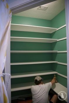 Build Pantry Shelves, Build Pantry, Small House Kitchen Ideas, Stairs Closet, Diy Pantry Shelves, Pantry Renovation, Pantry Plans, Pantry Closet Design, Pantry Layout