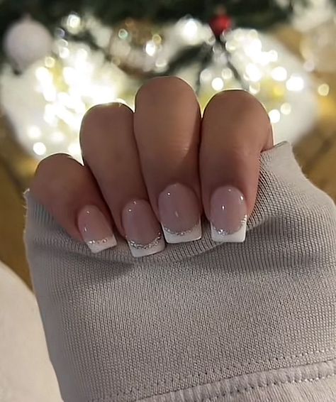 Short Simple Winter Nails, Winter Nails Short Simple, Nails Short Simple, Winter Nails Short, Winter Nails Colors, Simple Winter Nails, French Tip Gel Nails, Gel Nails French, Unghie Sfumate