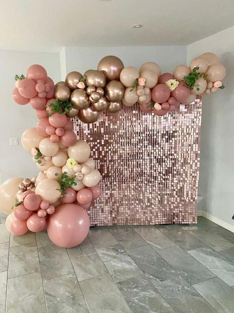 Pink Beige Gold Balloons, Rose Gold 40th Birthday Ideas, Paris Photobooth, Sweet 16 Party Decorations, Garland Birthday, 18th Birthday Decorations, Rose Gold Theme, Idee Babyshower, Simple Birthday Decorations