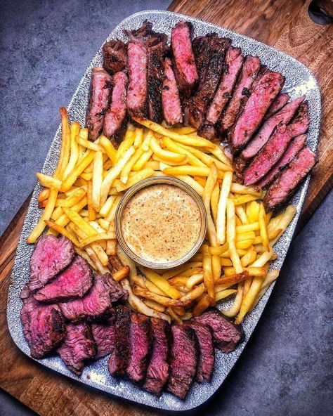 food Dinner Platter Ideas, Dinner Platter, Sharing Platters, Platter Ideas, Pub Food, Food Babe, Man Food, Steak Dinner, Food Goals