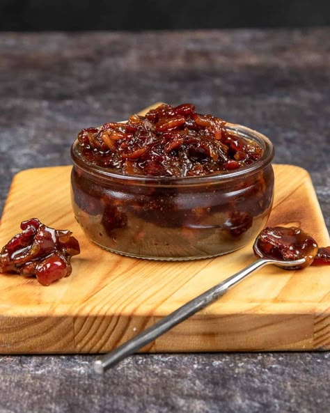 Bacon Jam Recipes, Bacon Chutney, Jam Burger, Bacon Jam Burger, Bacon Onion Jam, Grilled Burger Recipes, Bacon Jam Recipe, Spicy Burger, Jam Recipes Homemade