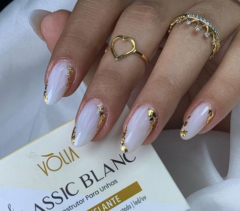 Milky White Design Nails, Milk White Almond Nails, White And Gold Nails Almond, Ongles Blanc Laiteux Nail Art, White And Gold Almond Nails, Nude And White Nails, Neutral Nails Acrylic, Almond Acrylic Nails Designs, White Nails With Gold