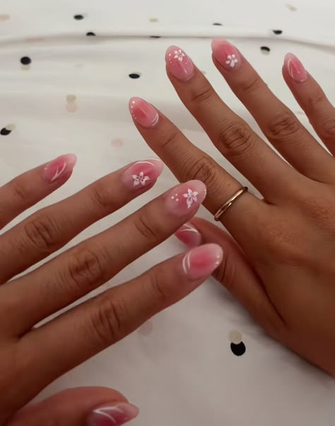 Almond Nails Hibiscus, Nails Hibiscus, Pink Flower Nails, Beachy Nails, Cute Pink Nails, Light Pink Nails, Summery Nails, Basic Nails, Soft Nails