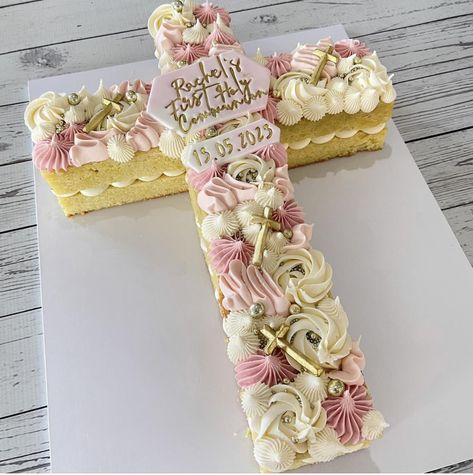 Christening Cake Girls, Confirmation Cake, Recuerdos Primera Comunion Ideas, Holy Communion Cakes, Confirmation Party, Cross Cakes, Confirmation Cakes, First Communion Cake, First Communion Decorations