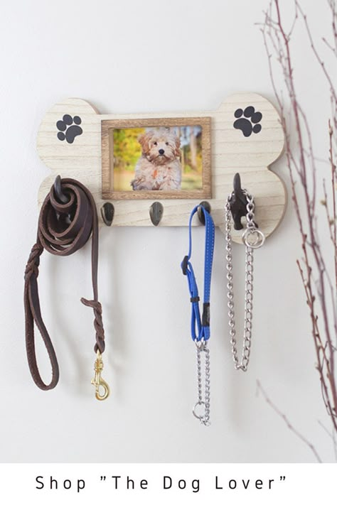 Dog Frame, Dog Leash Holder, Leash Holder, Dog Crafts, Frame Ideas, Dog Gear, Favorite Picture, Dog Signs, Dog Pin