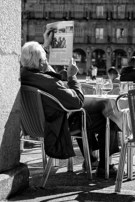 Best Street Photography, Photography People Street, Cafe Street Photography, Every Day Life Photography, Street Photography Black And White, Random People Photography Street, Old Street Photography, Street Life Photography, Street Photography Aesthetic