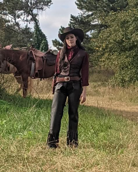 Fantasy Fortune Teller, Cowboy Pirate, Cowboy Fit, Wild West Outfits, Hope Andrea Mikaelson, Cowboy Pictures, Cowgirl Style Outfits, Cowboy Costume, Cowboy Aesthetic