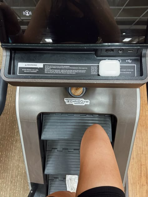 Stair Master Machine, Stairs Master Workout, Stair Master Workout Aesthetic, Stair Stepper Aesthetic, Gym Stair Machine Workout, Stair Master Aesthetic, Stairmaster Aesthetic, Gym Stairs, Stair Master Workout