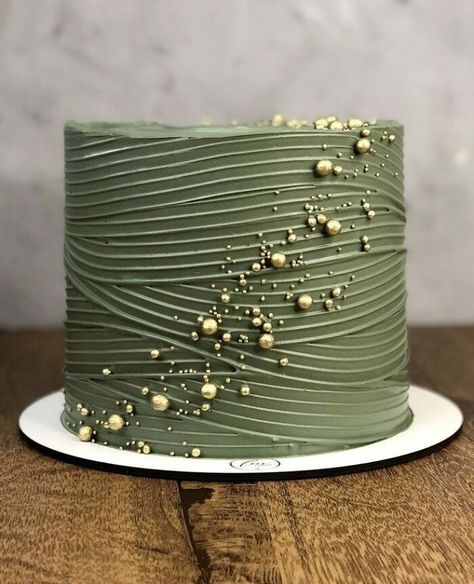 Green And Gold Party Ideas, Green Forest Cake, Green And Gold Cake Birthday, Cake Green And Gold, Green And Gold Decorations Party Ideas, Green Birthday Cake Ideas, Sage Green Cake Ideas, Green Theme Cake, Green And Gold Birthday Cake