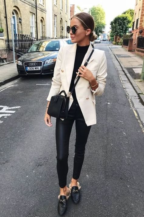 Cream Blazer Outfit, Blazer Off White, White Blazer Outfits, Blazer Outfits Casual, Casual Attire For Women, Spring Leggings, Blazer Outfits For Women, Beige Blazer, Blazer Outfit