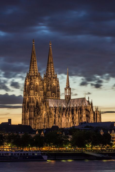 Kölner Dom. Altstadt-Nord, Cologne, North Rhine-Westphalia, Germany Gothic Arch, Gothic Cathedrals, Cathedral Architecture, European Architecture, Europe Tours, Gothic Architecture, Beautiful Buildings, Travel Aesthetic, City Guide