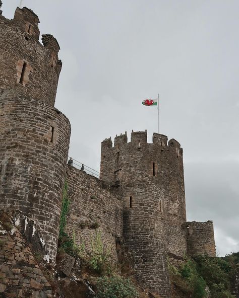 wales, wales, wales. what do we have here? #efultimatebreak #ultimateambassador #thisisultimate #wales Welsh Castle Aesthetic, Aberystwyth Aesthetic, North Wales Aesthetic, Lois Aesthetic, Machynlleth Wales, Welsh Aesthetic, United Kingdom Aesthetic, Alysanne Blackwood, Abroad Vision Board