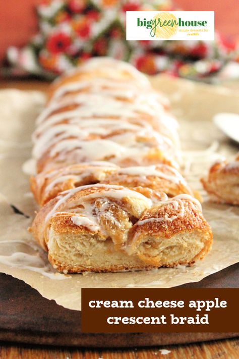 Apple Cream Cheese Danish, Apple Cinnamon Cream Cheese, Apple Braid, Apple Danish, Cream Cheese Breakfast, Apple Cream Cheese, Cream Cheese Crescent Rolls, Danish Recipe, Apple Streusel