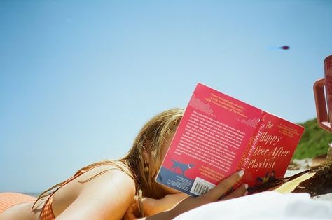 ALEXIS | A light leak and a beach read #filmisnotdead #film #filmphotography #35mm #35mmfilm #couples #love #photography #beach #canonsureshot... | Instagram Lexi Hidalgo, Beaches Film, Beach Read, Beach Books, Cali Girl, Couples Love, Summer Hot, Light Leak, Photography Beach