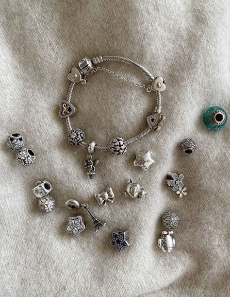 Pandora Bracelets Ideas, Pandora Charms Aesthetic, Pandora Charm Bracelet Aesthetic, Pandora Charm Bracelet Ideas, Pandora Bracelet Aesthetic, Pandora Outfit, Pandora Aesthetic, Charm Bracelet Pandora, Pandora Bracelet Ideas