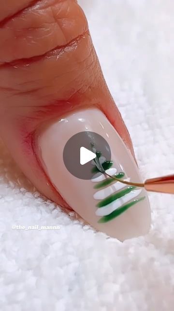 Artists Universum 🖌️ on Instagram: "The Nail Mannn is a talented nail artist known for her intricate and festive designs. In her latest Christmas-themed video, she demonstrates how to create seasonal favorites like Christmas trees, Santa, and more.  Artist: @the_nail_mannn   #art #nailart #christmas" Christmas Waterfall Nails, Nail Art Christmas Tree Designs, Christmas Nails With Nail Polish, Christmas Tree Ideas Nail Art, Finger Nail Art Ideas, Xmas Tree Nails Designs, Gel Nail Art Designs Winter, Santa Nail Art Christmas, Simple Christmas Nail Art Tutorial