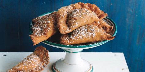 These handheld, crescent-shaped, fruit-filled pastries, long popular in the mountain South, are found at church picnics, crossroads country stores, and, if you are incredibly blessed, in your favorite aunt's hot cast-iron skillet. The fat half-moons of crisp, chewy dough ooze with spiced stewed dried apples. The other traditional filling is dried peaches. Edna Lewis Recipes, Edna Lewis, Foxy Folksy, Fried Apple Pies, Fried Apple, Grandbaby Cakes, Dried Peaches, Fried Pies, Carlsbad Cravings