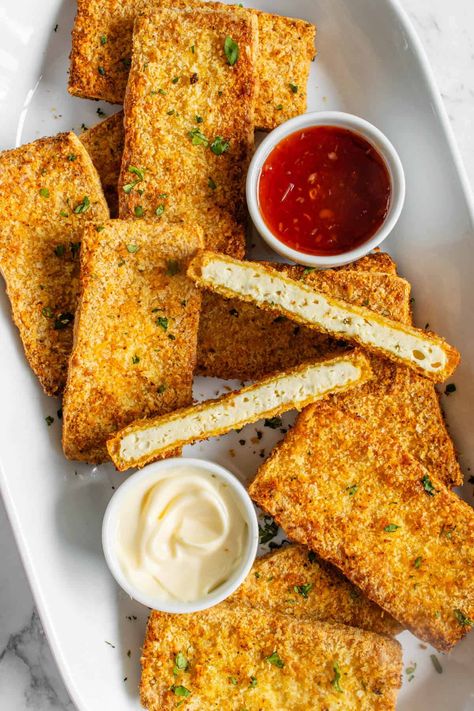 This Crispy Breaded Tofu recipe is easy to make in the air fryer or oven baked. It's crispy on the outside and soft in the middle Crispy Tofu Air Fryer, Tofu Air Fryer, Resep Vegan, Breaded Tofu, Vegan Air Fryer, Tofu Steak, Tofu Sandwich, Creamy Feta, Tofu Dishes