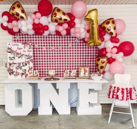 Pizzeria 1st Birthday, Pizza Bday Party Ideas, Pizza Themed 3rd Birthday Party, Pizza Party Balloon Arch, Pizza Party One Year Old, Pizzeria First Birthday, First Slice Of Life Birthday, Two Year Old Pizza Birthday Party, Pizza Party Backdrop