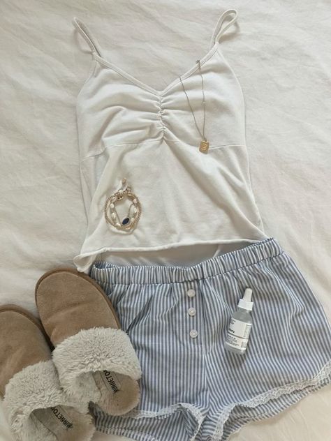 Coastal Summer Aesthetic Outfits, Cute Summer Outfits Comfy, Coastal Style Clothing, Coastal Summer Outfits Aesthetic, Summer Pjs Aesthetic, Coastal Pjs, Costal Outfit Ideas, Costal Outfits Aesthetic, Beach Vacation Outfit Inspiration