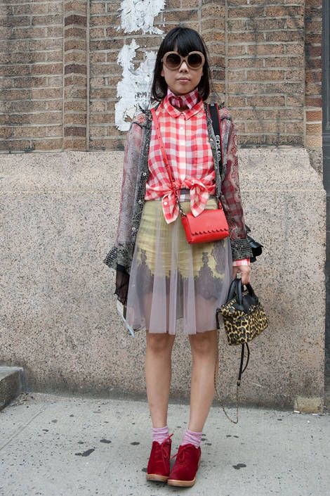 Susie Bubble exhibits her talent in effortless mixing of patterns and layers.    - ELLE.com Susie Bubble, New York Minute, Bubble Style, Style Bubble, Street Style Chic, Style Crush, Harper's Bazaar, Classic Sneakers, Fashion Photoshoot