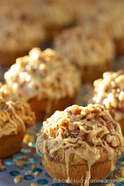 Caramel Apple Buttermilk Muffins - thecafesucrefarine.com Magic Muffins, Buttermilk Muffins, Saturday Breakfast, Cinnamon Crumble, Buttermilk Recipes, Muffin Tin Recipes, Homemade Muffins, Breakfast Sweets, Food Events