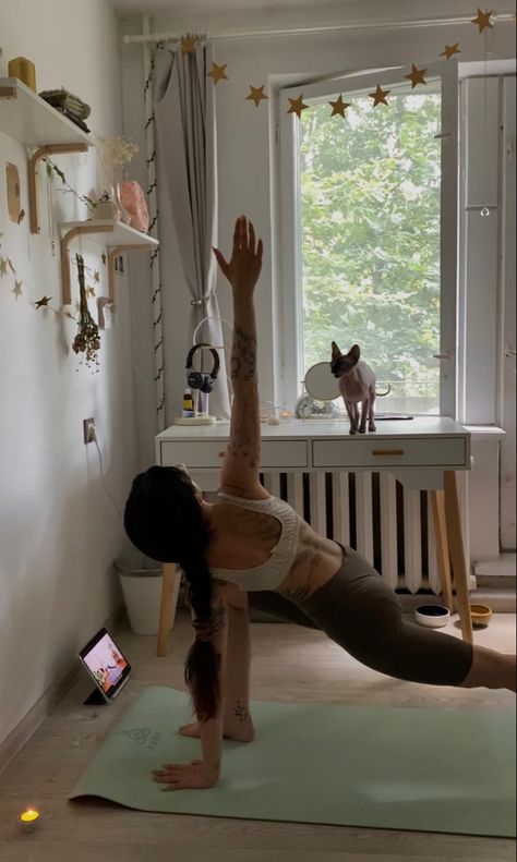 Yoga In Bedroom, Yoga At Home Aesthetic, Yoga Time, Yoga Aesthetic, Yoga Inspo, Gym Aesthetic, Yoga Motivation, Morning Meditation, Life Vision Board