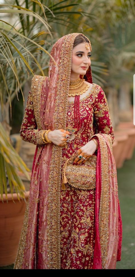 Pakistani Red And Gold Wedding Dress, Barat Lehnga Pakistani Bridal, Shadi Lehenga, Barat Dress, Blue Frock, Pakistani Bridal Lehenga, Pakistani Party Wear Dresses, Wedding Dress Bustle, Bridal Lehenga Designs