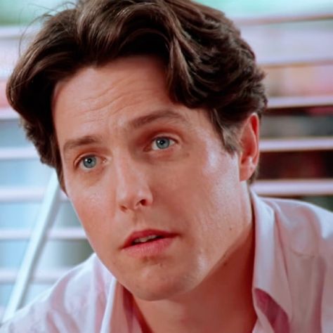 Hugh Grant Hairstyle, Hugh Grant Hair, Hugh Grant 90s, Hug Grant, Young Hugh Grant, Notting Hill Movie, Hair Couler, Attractive Actors, Fix My Hair