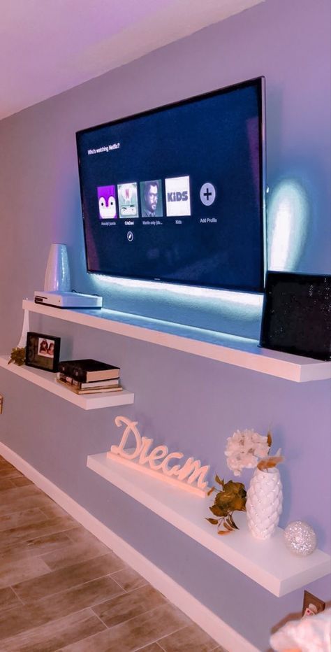 Tv On Wall Decor, Paneling Tv Wall, Wall Paneling Tv, Tv Console Decorating Ideas, Console Decorating Ideas, Tv Wall Paneling, Console Decor Ideas, Ideas Para Decorar Salas, Leaving Room Ideas