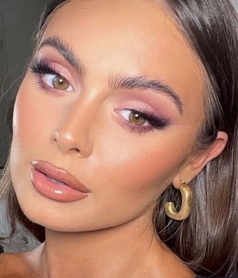 Pink Soft Glam Bridal Makeup, Pink And Brown Bridal Makeup, Pink Makeup For Brunettes, Bridesmaid Makeup Eyeshadow, Matte Pink Makeup Looks, Natural Makeup For Purple Dress, Wedding Makeup Purple Eyeshadow, Matte Pink Eye Makeup, Pink Glowy Makeup Looks