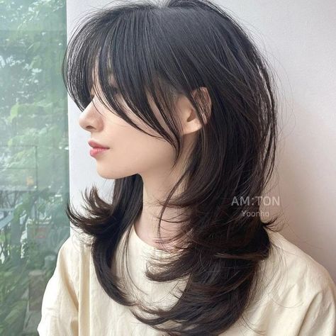 Hair Style Korea, Haircut Inspo, Hairstyles For Layered Hair, Hair Inspiration Short, Shot Hair Styles, Wolf Cut, Hair Stylies, Haircuts Straight Hair, Haircuts For Medium Hair