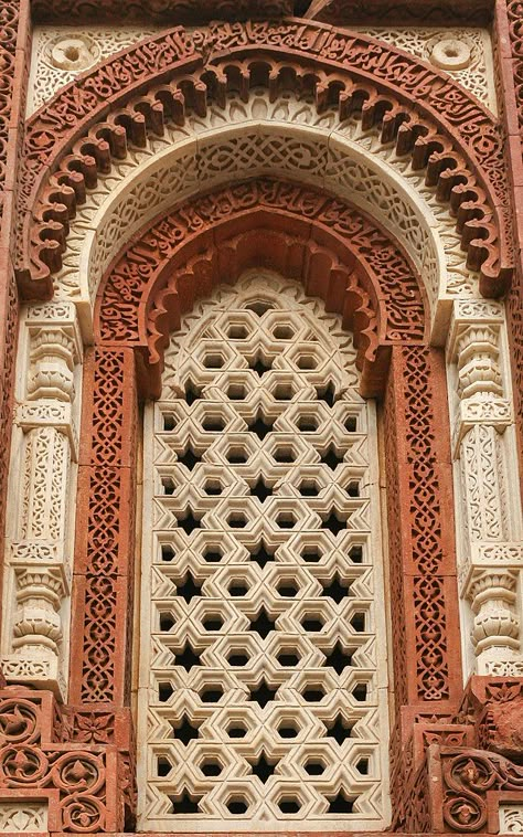 Quwwat Ul Islam Mosque, Traditional Islamic Architecture, Islamic Mosque Architecture, Islamic Mosque Art, Islamic Architecture Pattern, Indian Mosque, Indo Islamic Architecture, Indian Arches, Islamic Architecture House