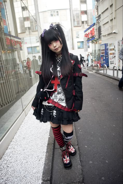 jfashion harajuku japanese fashion outfit inspo inspiration Angura Kei Fashion, Visual Kei Outfit Ideas, Japanese Punk Fashion, Dark Harajuku, Visual Kei Outfits, Japanese Alternative Fashion, Japanese Goth, Kei Outfits, Visual Kei Fashion