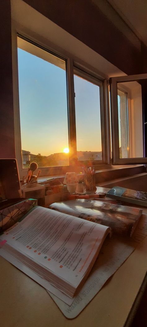 Morning 
Study
Aesthetic
Sun
Sunrise
Golden hour
Books
Desk Preppy Morning Routine List, Early Morning Study, Preppy Morning Routine, Preppy Morning, To Do List Schedule, Best Time To Study, Morning Study, Morning Routine List, Morning Routines List