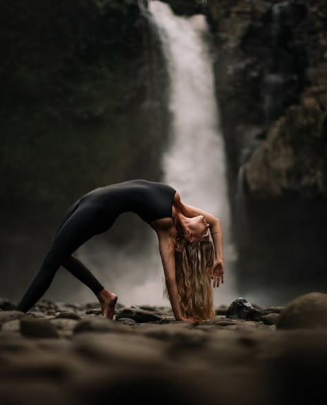 Yoga Photoshoot Ideas, Yoga Inspiration Photos, Photo Yoga, Just Keep Moving Forward, Yoga Shoot, Yoga Poses Photography, Yoga Photoshoot, Yoga Aesthetic, Yoga Inspo