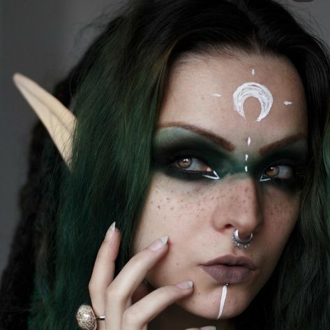 Night Elf Costume, Elf Witch Costume, Elven Warrior Makeup, Dark Elf Female Costumes, Gothic Elf Costume, Dark Elf Ren Faire, Drow Elf Makeup, Elven Face Tattoo, Medieval Elf Makeup