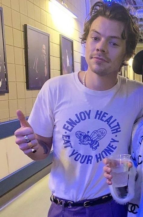 Harry Styles Backstage, Enjoy Health Eat Your Honey, Harry Styles Satellite, Harry Styles Band, Harry Styles Lyrics, Harry Styles Clothes, Jingle Bell Ball, Harry Styles Shirt, Honey Shirt