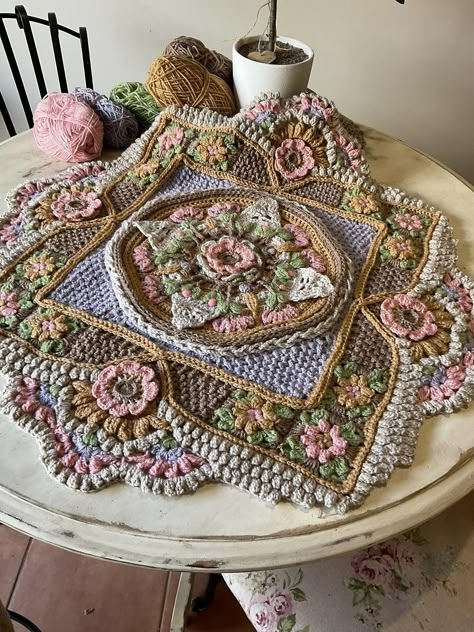 Ravelry: Marigold Desert Throw by The Floral Hook Motif Mandala Crochet, Art Au Crochet, Beau Crochet, Crochet Mandala Pattern, Crochet Blanket Designs, Form Crochet, Crochet Mandala, Crochet Flower Patterns, Crochet Afghans