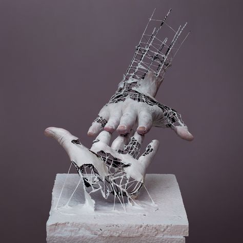 Surreal and Realistic Physical Fragment Sculptures. To see more art and information about Yuichi Ikehata click the image. Sculptures Sur Fil, Organic Sculpture, Plaster Sculpture, Colossal Art, Digital Elements, Wire Sculpture, Sculpture Installation, Hand Art, Figurative Sculpture