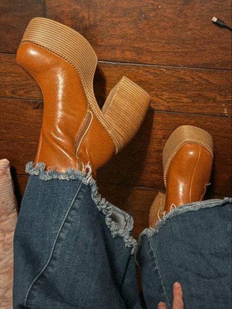 1970s Boots Outfit, Platform Hippie Shoes, Shoes From The 70s, 80s Platform Shoes, Wood Platform Boots, 70s Platform Shoes Outfits, 70s Heeled Boots, Chunky 70s Boots, Jeffery Campbell Boots Platform