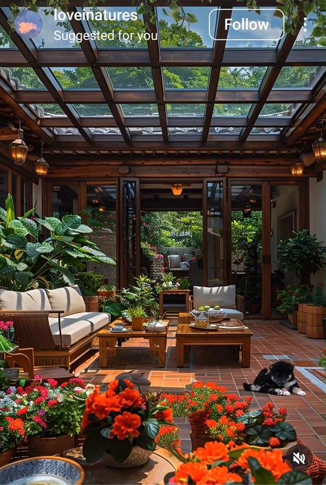 Central Garden House, Garden Atrium House, Indoor Courtyard House, Atrium Design Home, Houses With Courtyards In The Middle, Internal Courtyard Garden, Central Courtyard House, Covered Courtyard, Enclosed Courtyard