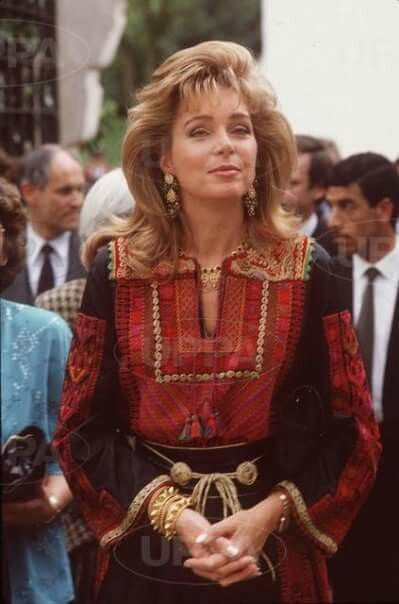 Queen Noor, traditional Jordanian Dress ❤ Jordanian Clothing, Jordanian Dress, Queen Noor Of Jordan, Queen Noor, Princess Haya, Queen Of Jordan, Heavy Is The Crown, Jordan Royal Family, Arabian Dress