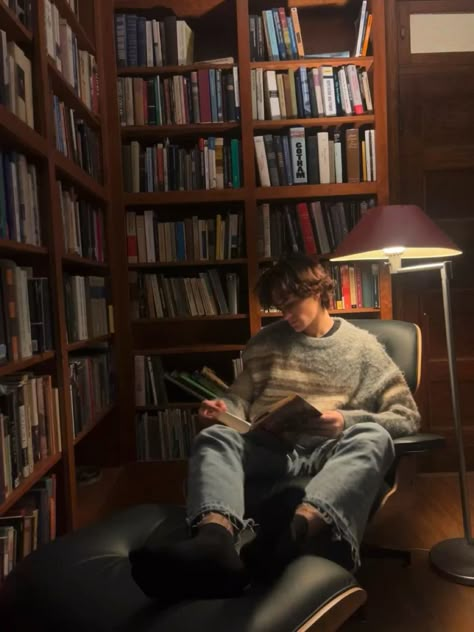 Guys Books Aesthetic, Book Guy Aesthetic, Man Writing Aesthetic, Men Reading Books Aesthetic, Male Librarian Aesthetic, Man Reading Book Aesthetic, Sweater Aesthetic Men, Reading In Library, Men Who Read