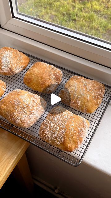 Ciabatta Recipe, Ciabatta Bread Recipe, Bread Recipe Video, Frosty Recipe, Milk Bread Recipe, Homemade Bread Recipes Easy, Artisan Bread Recipes, Homemade Dinner Rolls, Ciabatta Bread