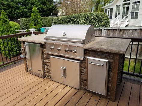 Kitchen On Deck, Outdoor Kitchen On Deck, Prefab Outdoor Kitchen, Build An Outdoor Kitchen, Outdoor Kitchen Kits, Bbq Grill Island, Architecture Restaurant, Diy Easter Basket, Outdoor Grill Station